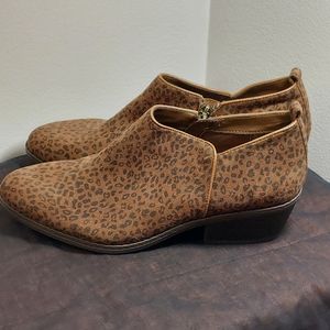 Eva & Zoe Cheetah Print Maeve Faux-Suede Ankle Boots Size 8 New